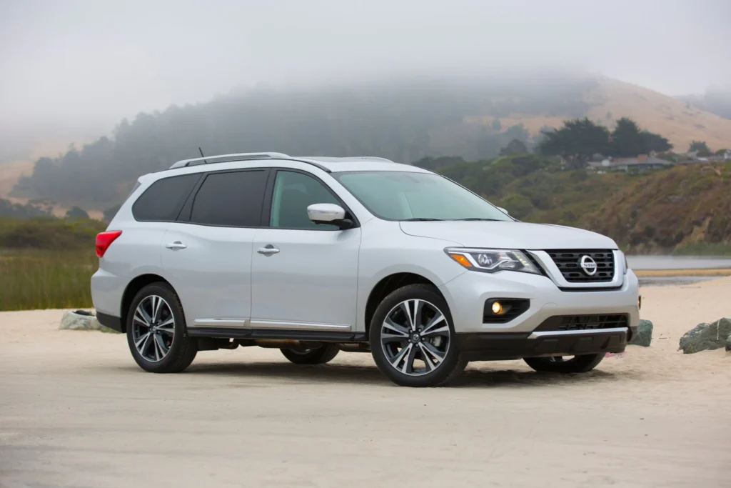 2017_nissan_pathfinder_4dr-suv_platinum_fq_oem_1_1600
